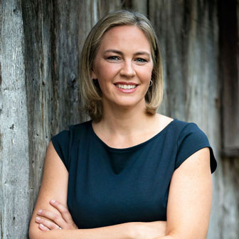 Carina Hatfield leads a group run during NAIFA's Apex